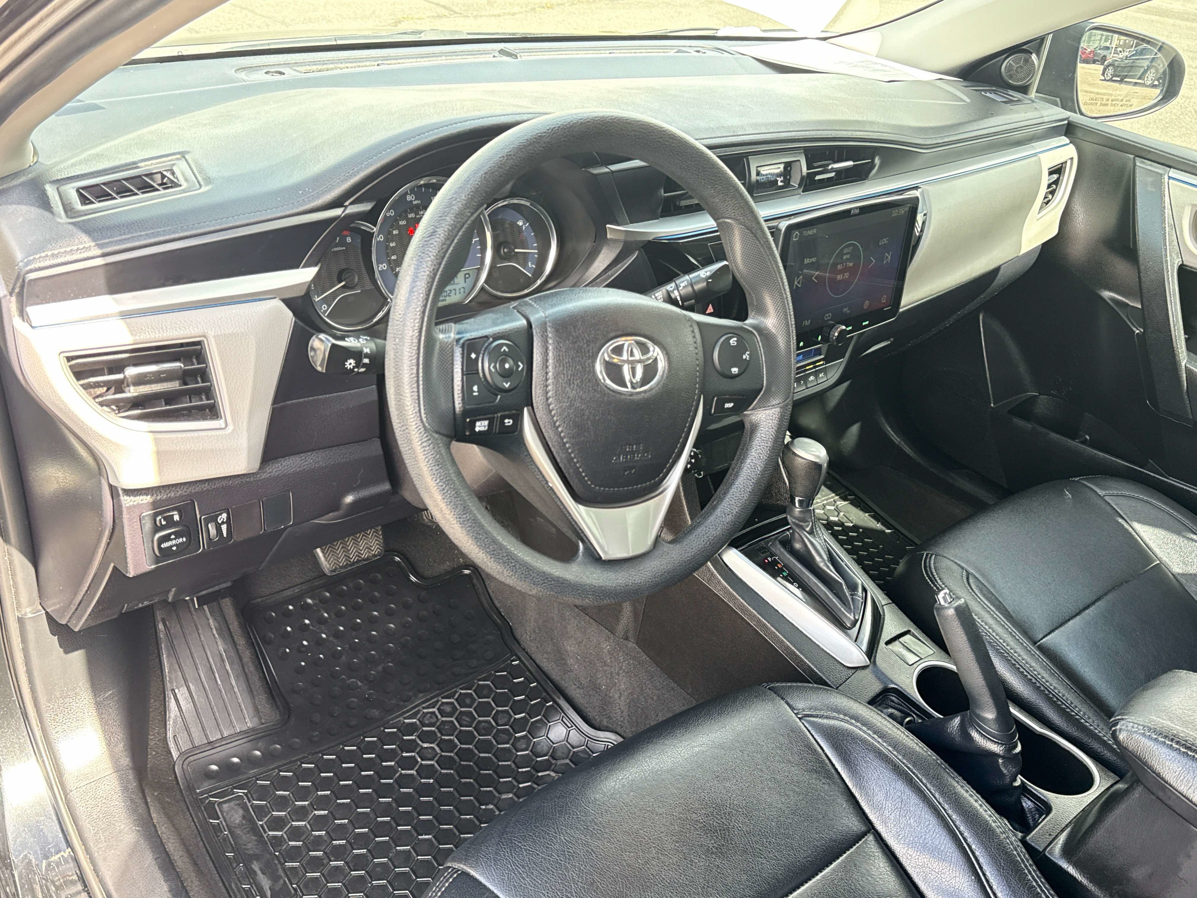Used 2016 Toyota Corolla LE FWD image 9