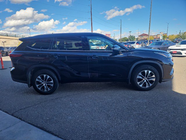 Used 2021 Toyota Highlander XLE image 6