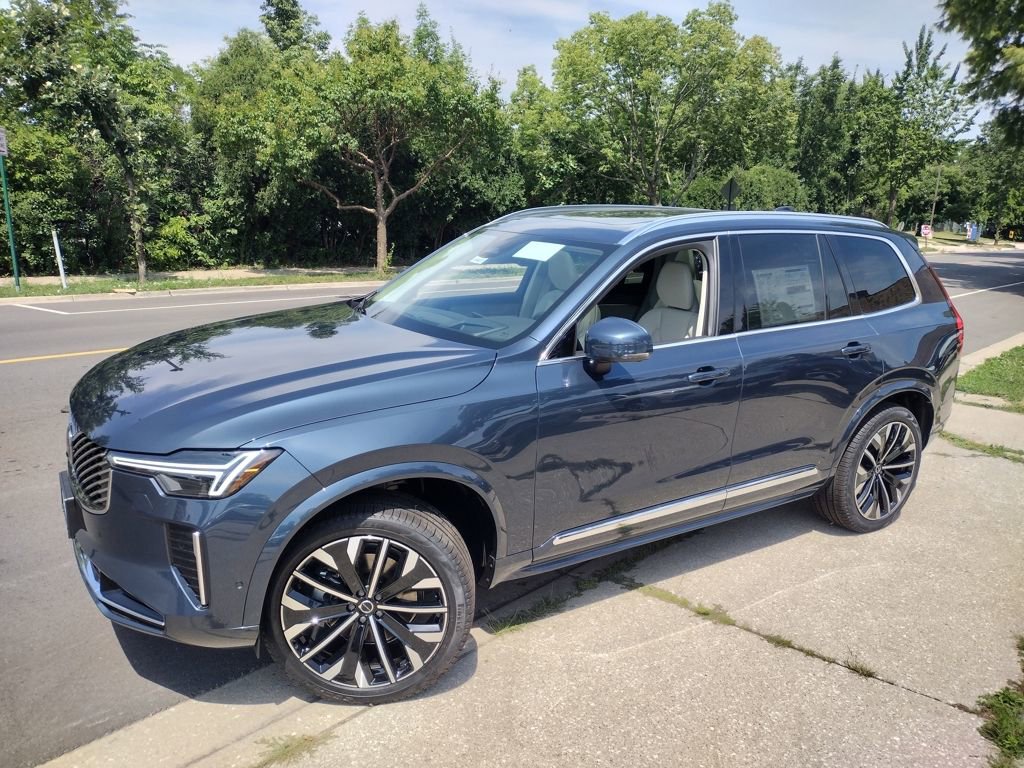 New 2026 Volvo XC90 B5 Ultra w/ Protection Package image 3