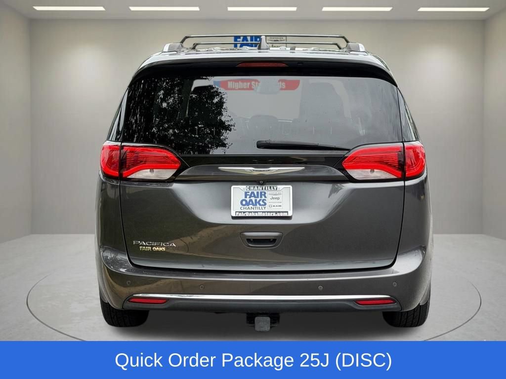 Used 2017 Chrysler Pacifica Touring-L Plus w/ Advanced Safetytec Group FWD image 9