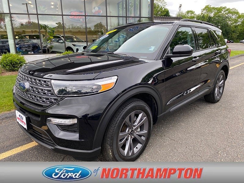 Certified 2023 Ford Explorer XLT w/ Equipment Group 202A AWD/4WD image 1