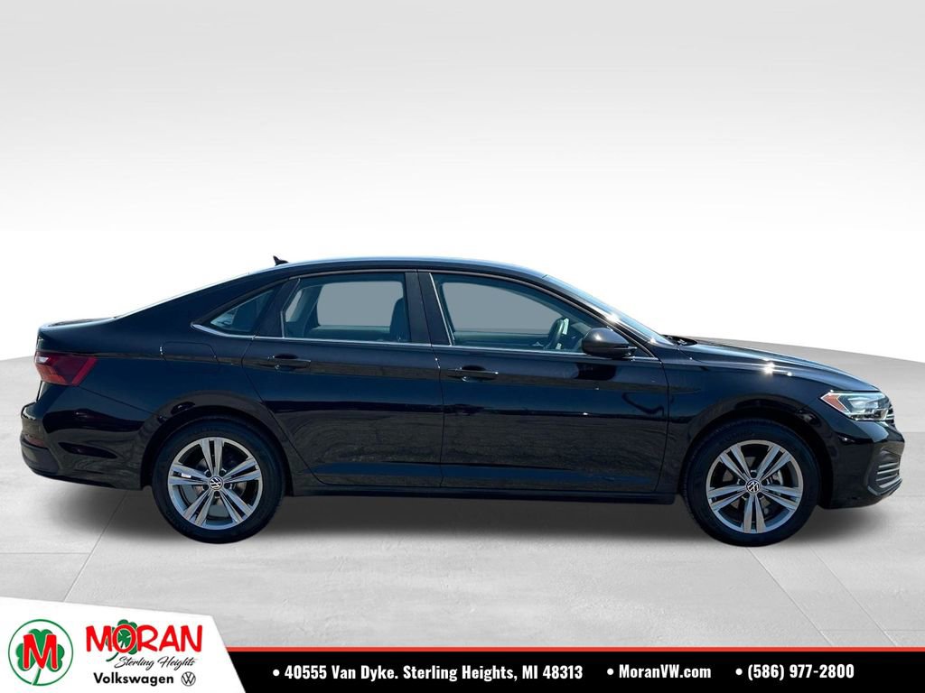 Certified 2023 Volkswagen Jetta SE FWD image 6