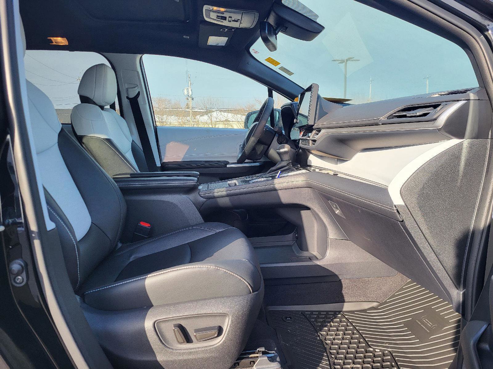 Used 2025 Toyota Sienna XSE image 13