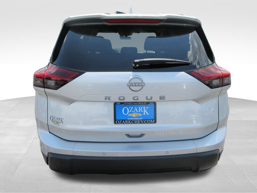 Used 2025 Nissan Rogue SV FWD image 4