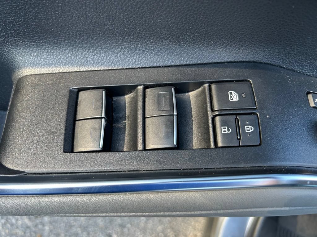 Used 2023 Toyota Highlander Limited FWD image 18
