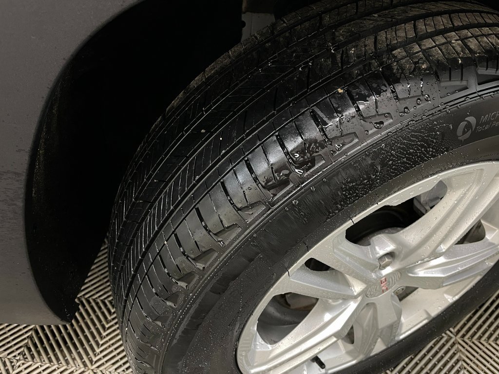 Certified 2022 GMC Terrain SLE w/ Driver Convenience Package image 47