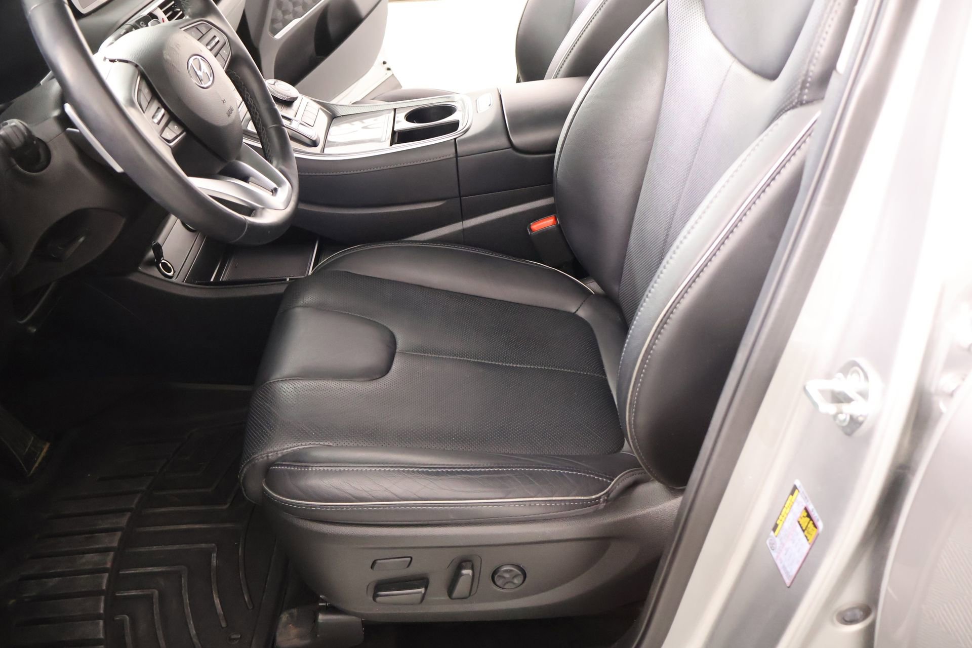 Used 2023 Hyundai Santa Fe Limited w/ Cargo Package AWD/4WD image 12
