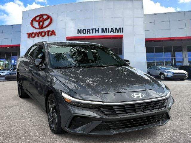 Used 2025 Hyundai Elantra SEL w/ Cargo Package