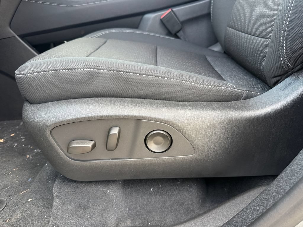 New 2027 Chevrolet Traverse LT w/ Driver Confidence Package FWD image 10