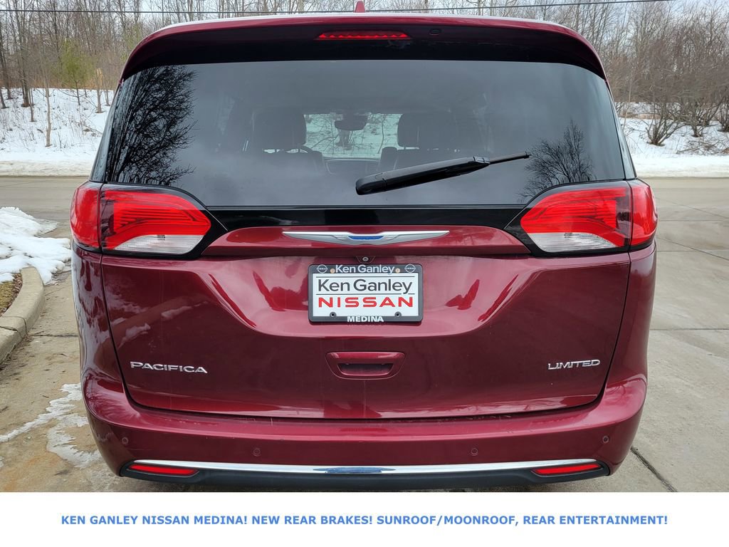 Used 2017 Chrysler Pacifica Limited image 4