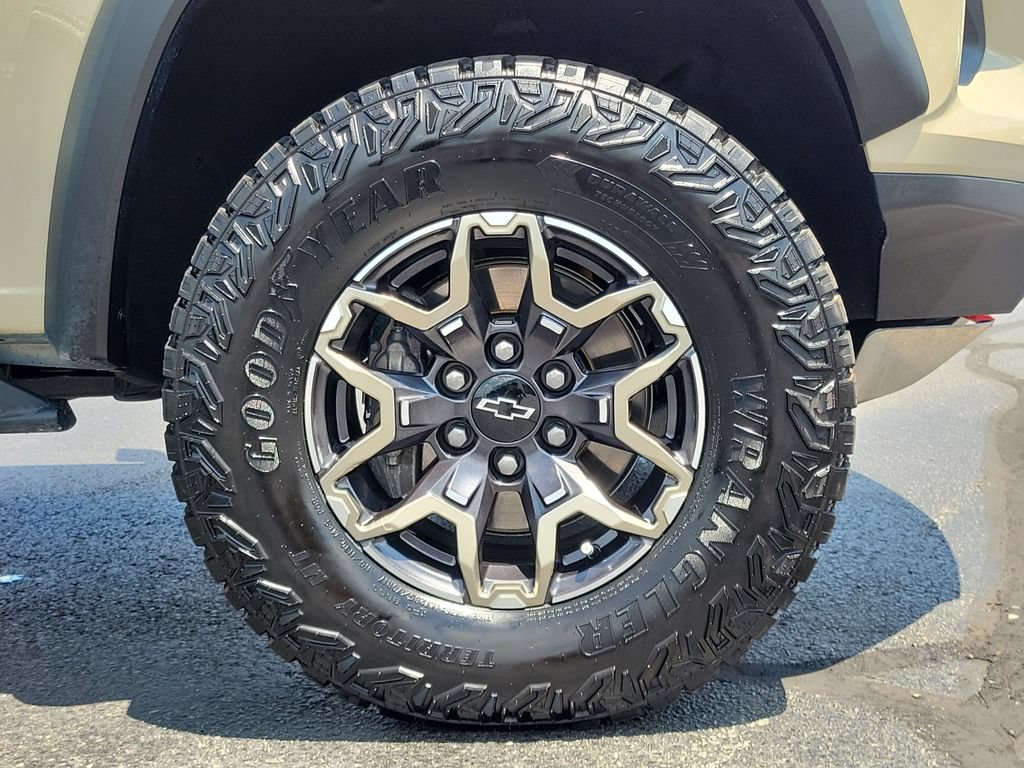 Used 2024 Chevrolet Colorado ZR2 w/ ZR2 Convenience Package III AWD/4WD image 9