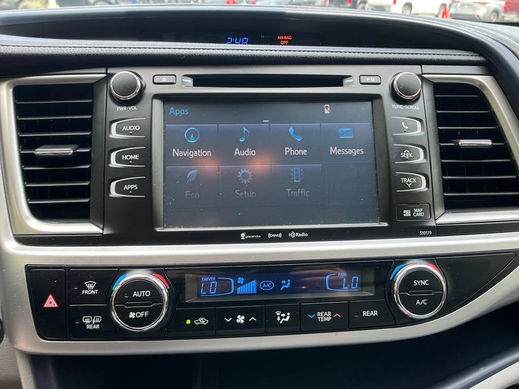 Used 2018 Toyota Highlander XLE AWD/4WD image 17