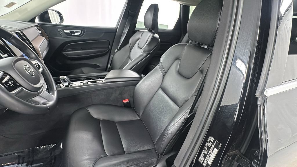 Used 2023 Volvo XC60 B5 Plus w/ Climate Package image 10