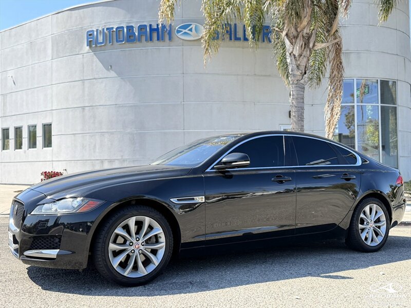 Used 2018 Jaguar XF Premium RWD image 1