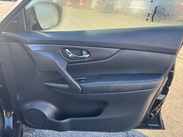 Used 2017 Nissan Rogue SV FWD image 19