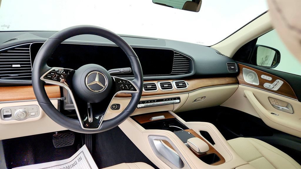 Used 2025 Mercedes-Benz GLE 450e 4MATIC image 11