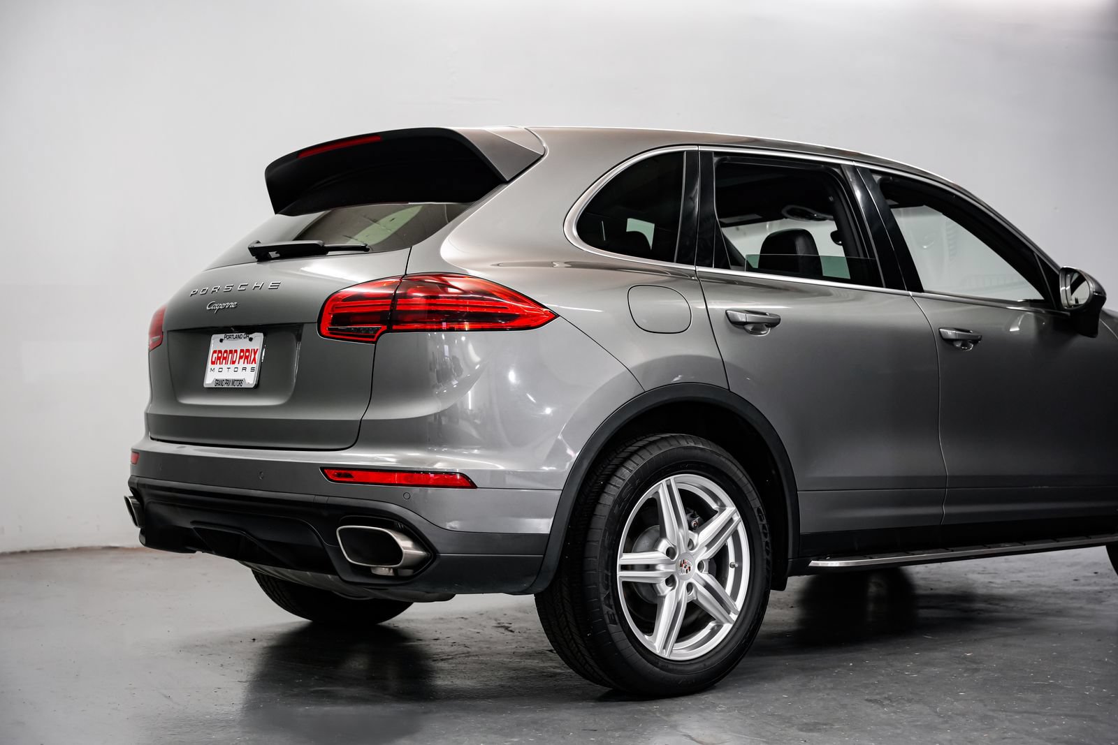 Used 2015 Porsche Cayenne Diesel AWD/4WD image 39