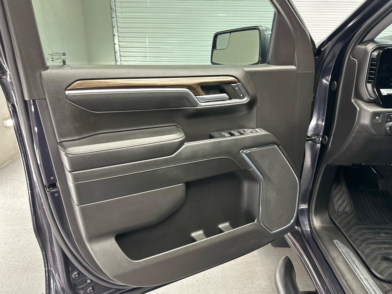 Used 2024 Chevrolet Silverado 1500 LT AWD/4WD image 17