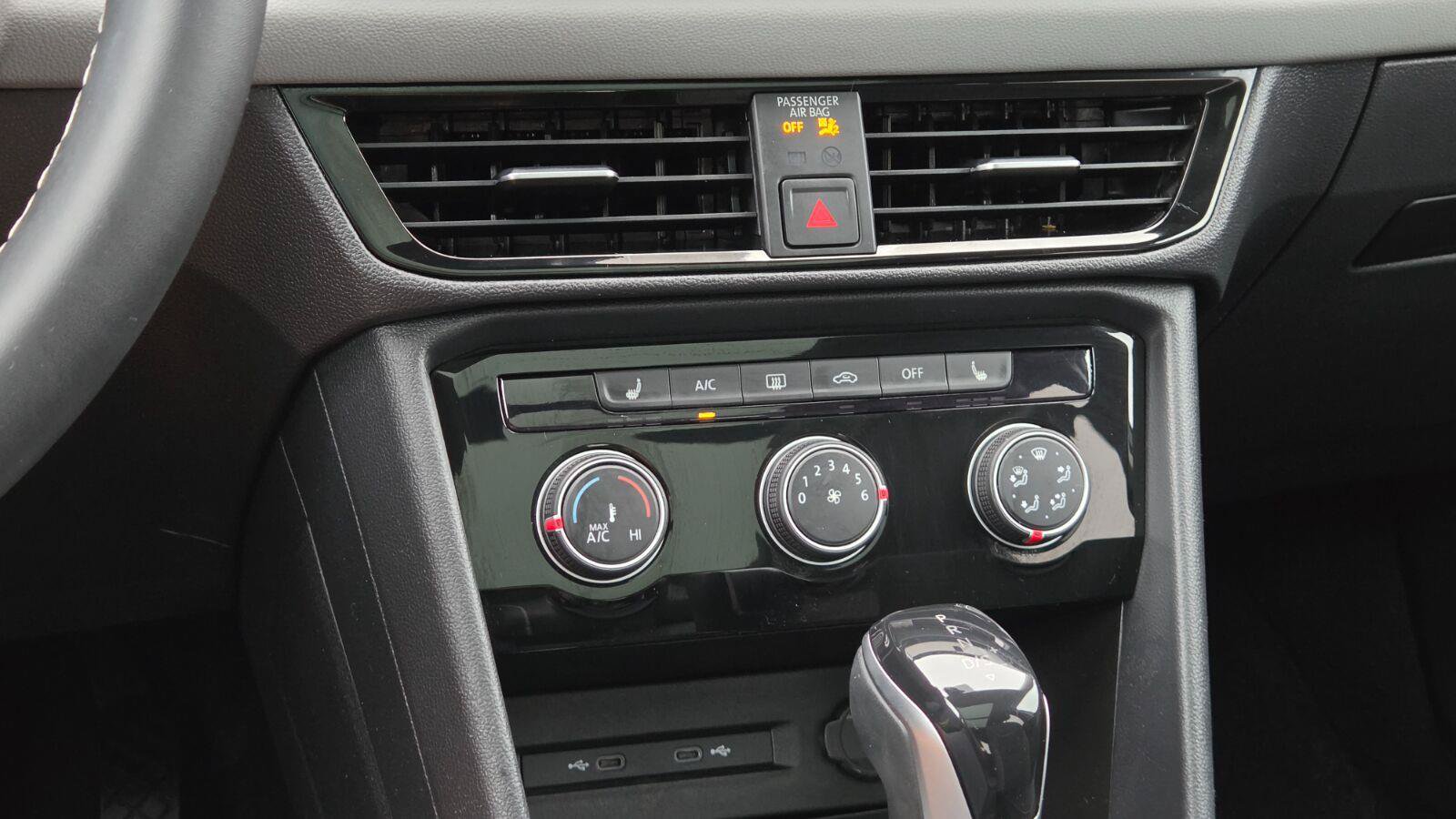 Used 2023 Volkswagen Taos SE w/ Panoramic Sunroof Package FWD image 34