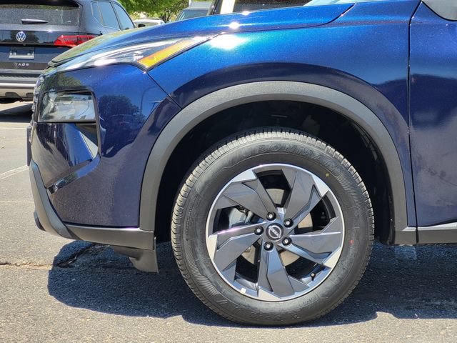 Certified 2025 Nissan Rogue SV FWD image 6