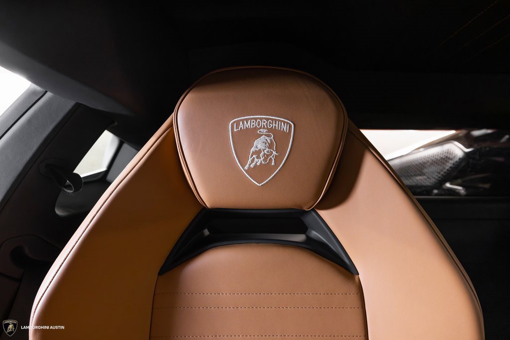 Used 2024 Lamborghini Revuelto image 39