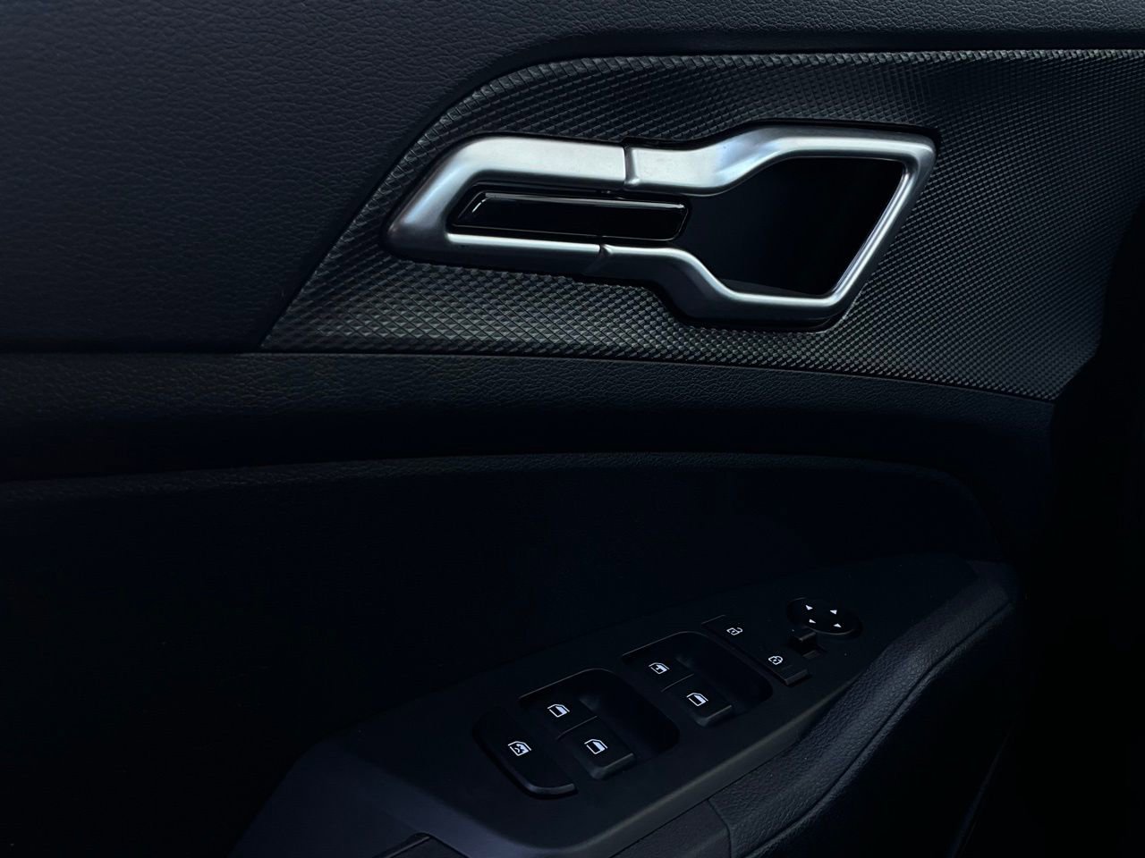 Used 2025 Kia Sportage LX image 19