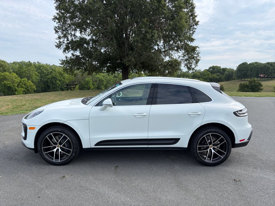 New 2026 Porsche Macan AWD/4WD image 2