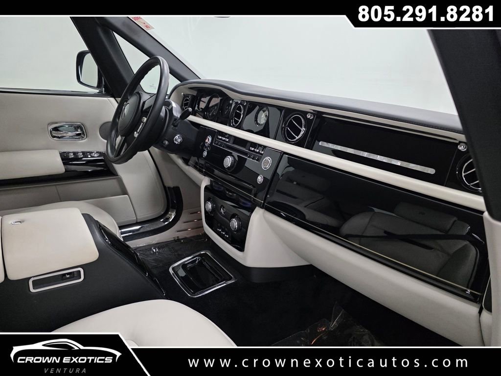 Used 2010 Rolls-Royce Phantom Drophead Coupe image 26