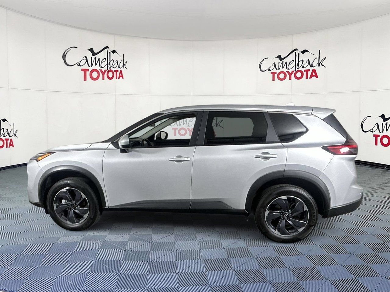 Used 2025 Nissan Rogue SV FWD image 5