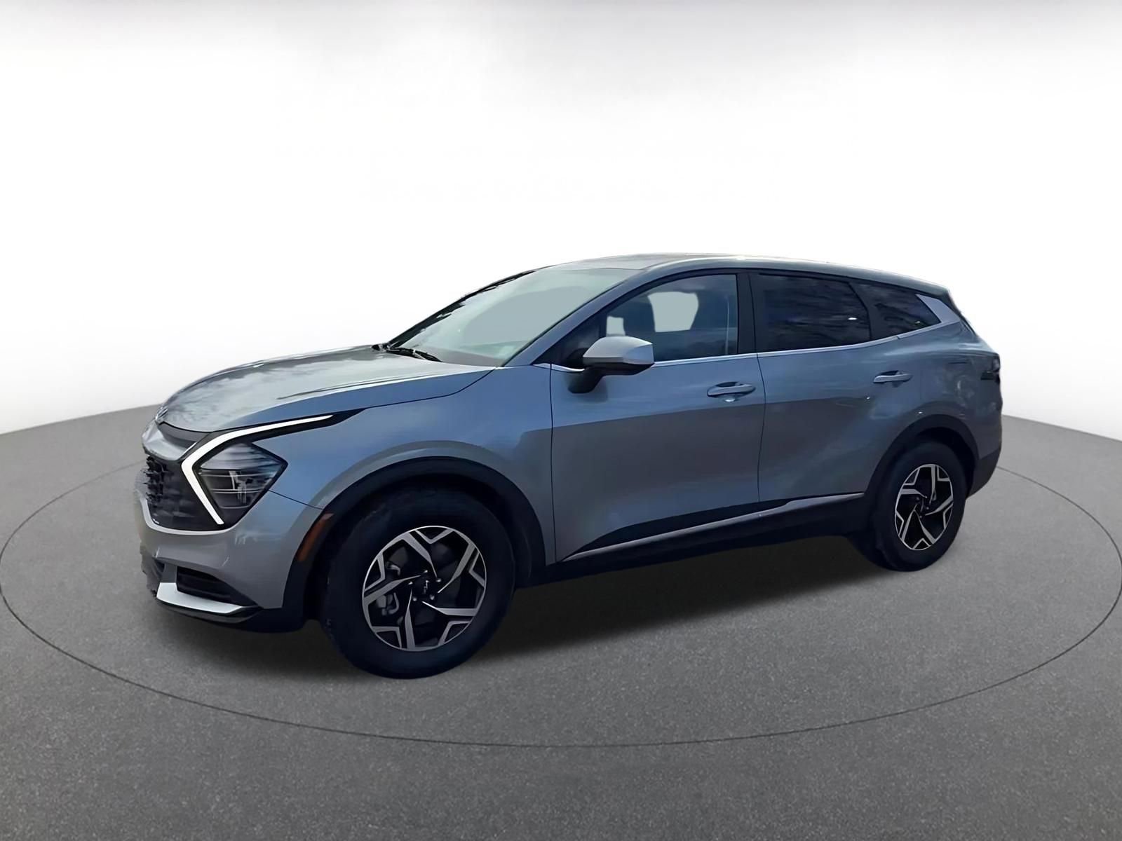 Used 2025 Kia Sportage LX image 8