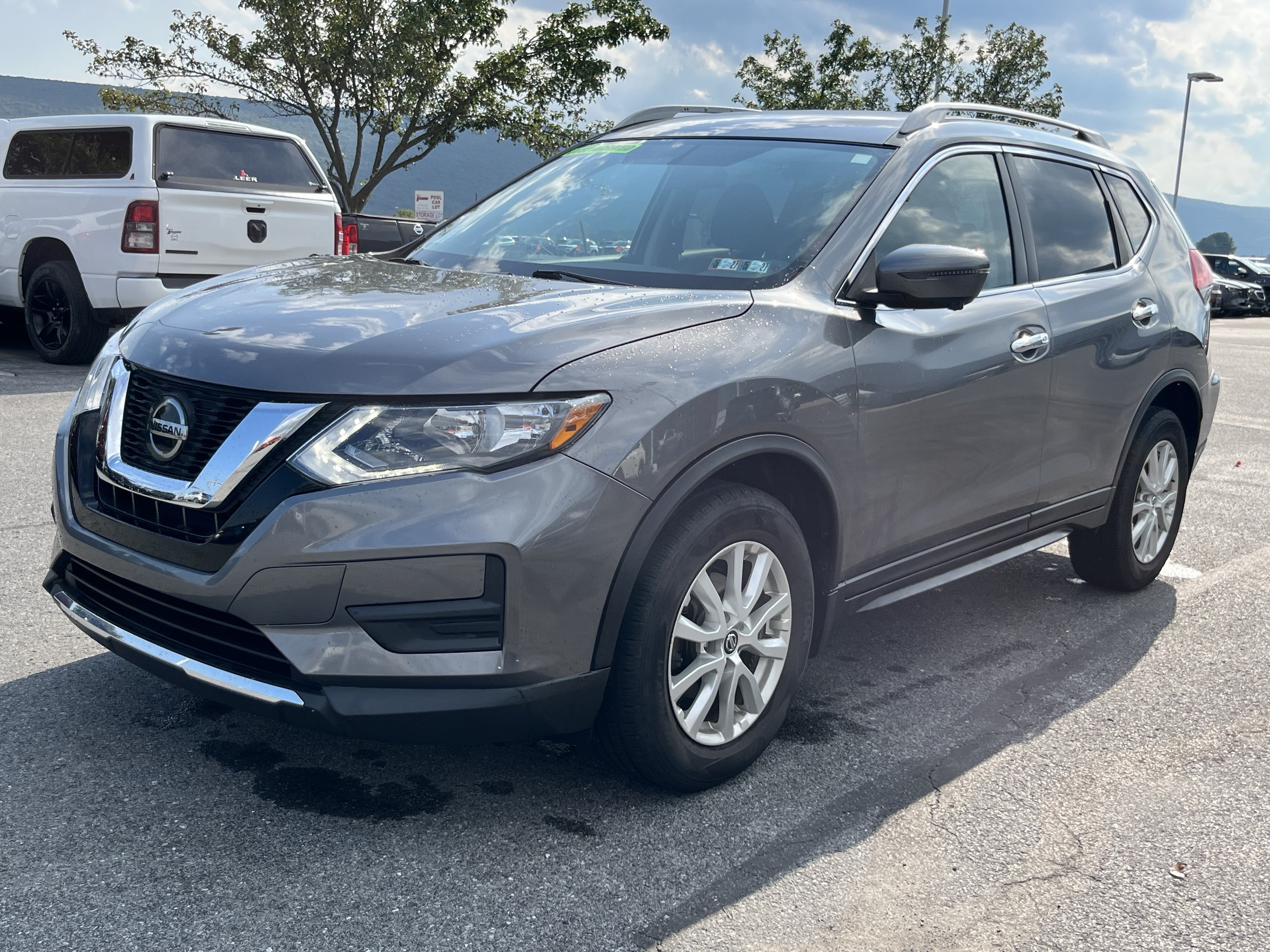 Used 2018 Nissan Rogue SV w/ Premium Package AWD/4WD image 11