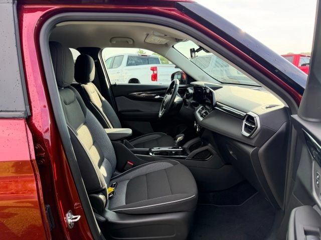 Certified 2025 Chevrolet TrailBlazer LT w/ LT Cold Weather Package AWD/4WD image 11