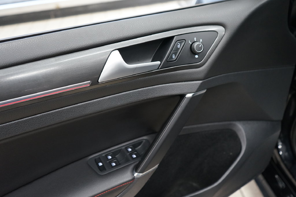 Used 2019 Volkswagen GTI SE FWD image 24
