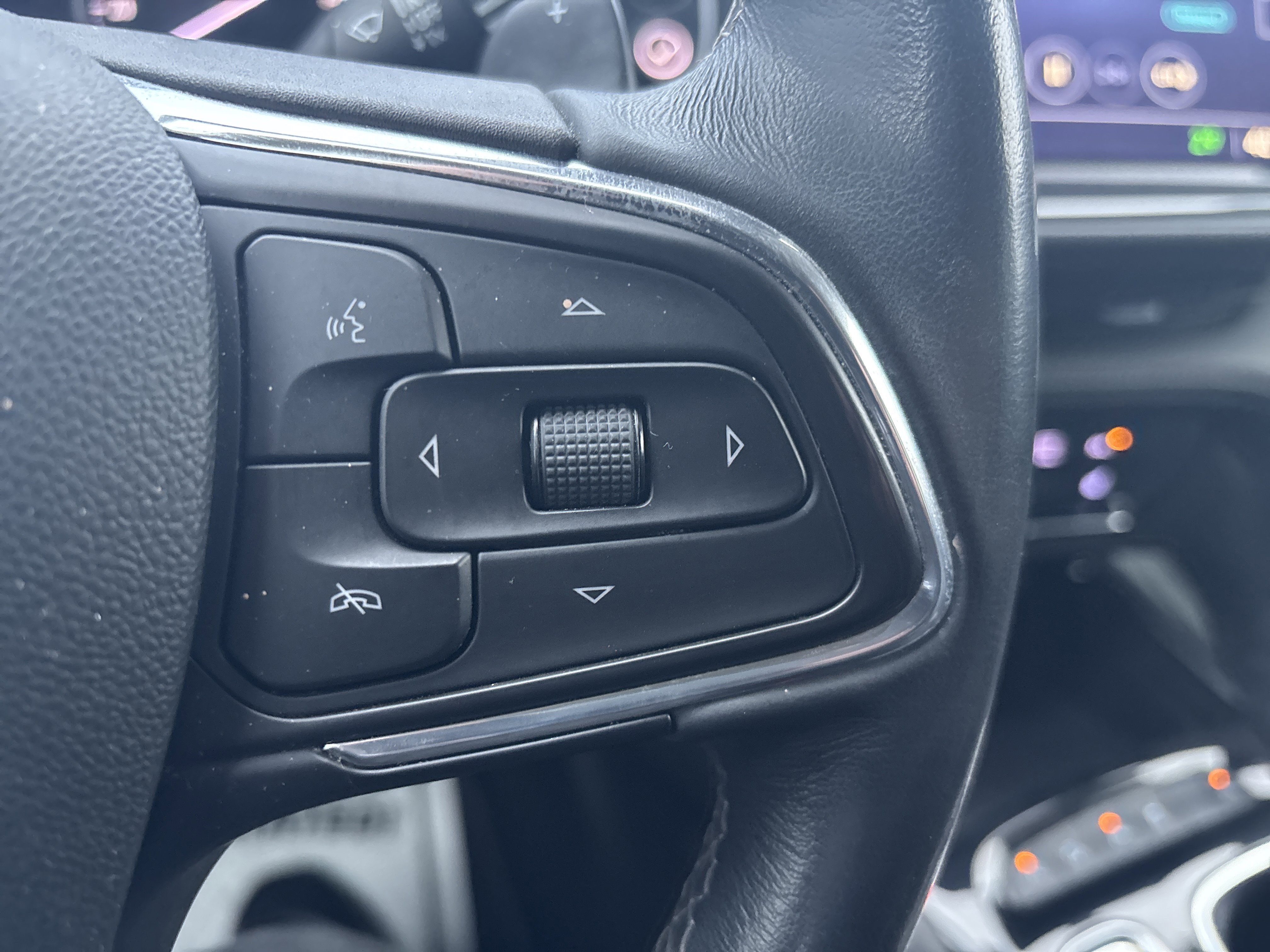 Used 2021 Buick Envision Essence w/ Sport Touring Package image 20