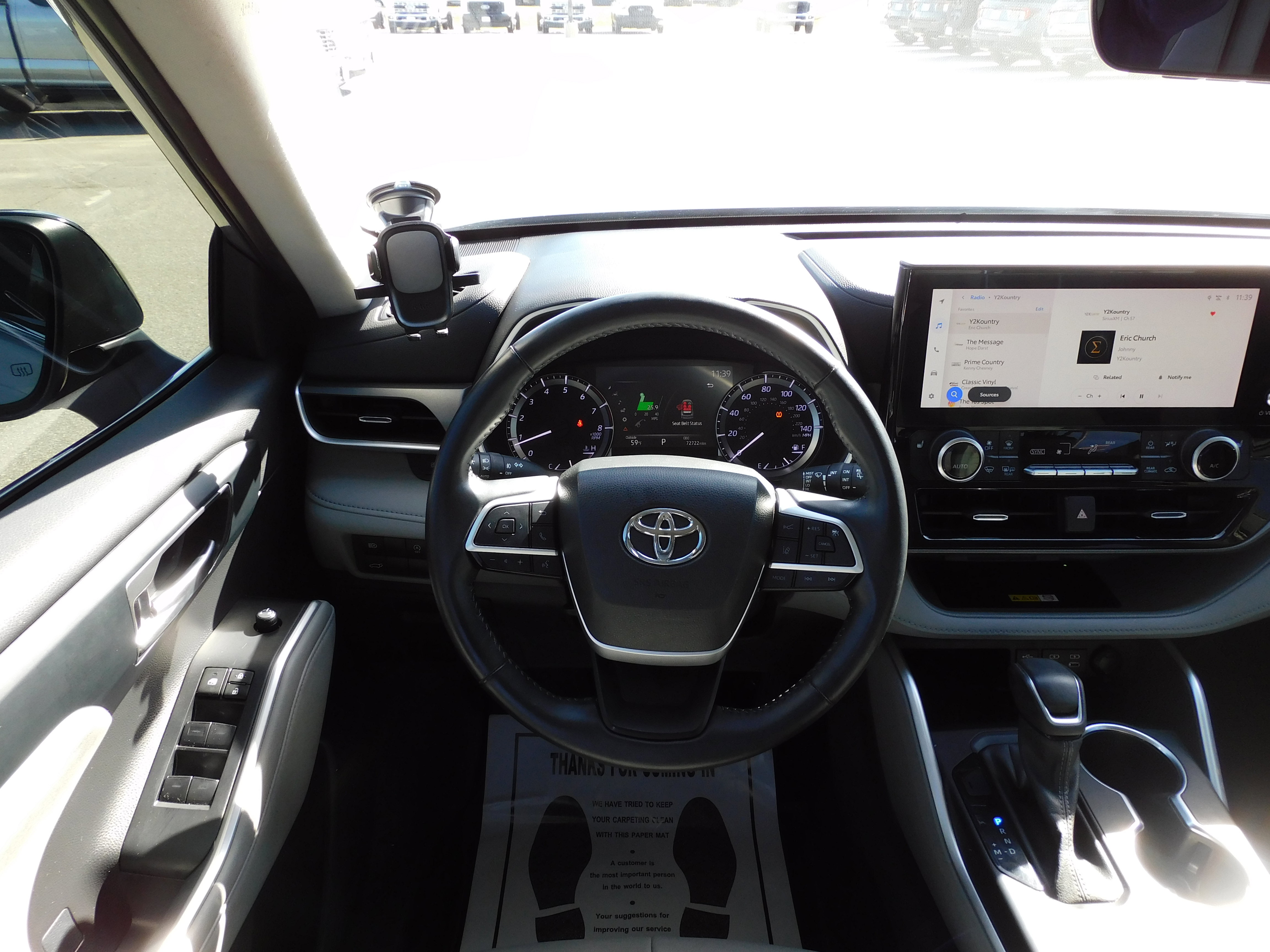 Used 2023 Toyota Highlander XLE image 17