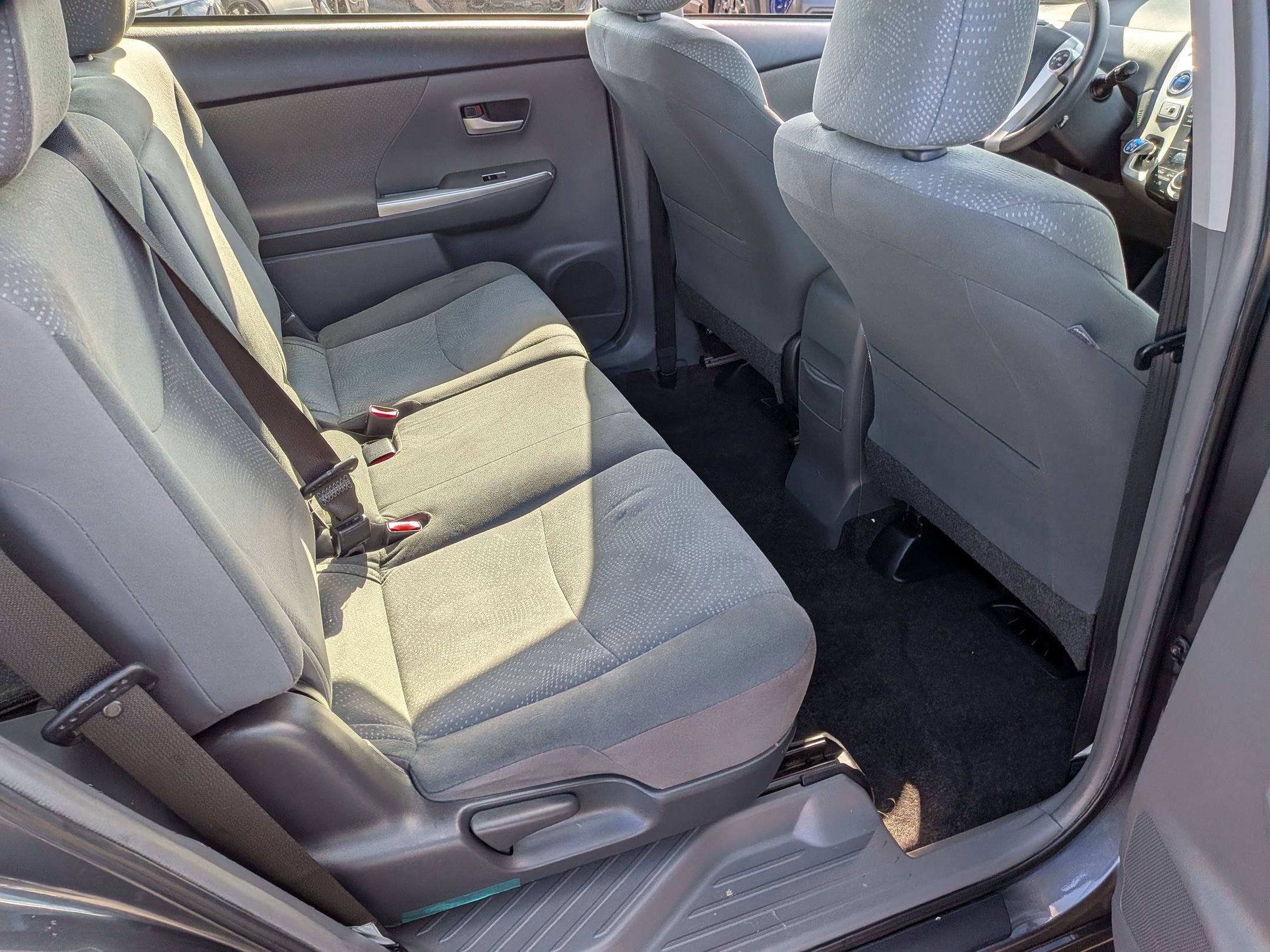 Used 2014 Toyota Prius V Three image 32