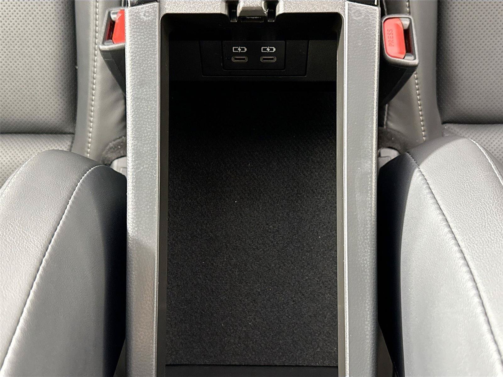 Certified 2025 Toyota Prius XLE FWD image 33
