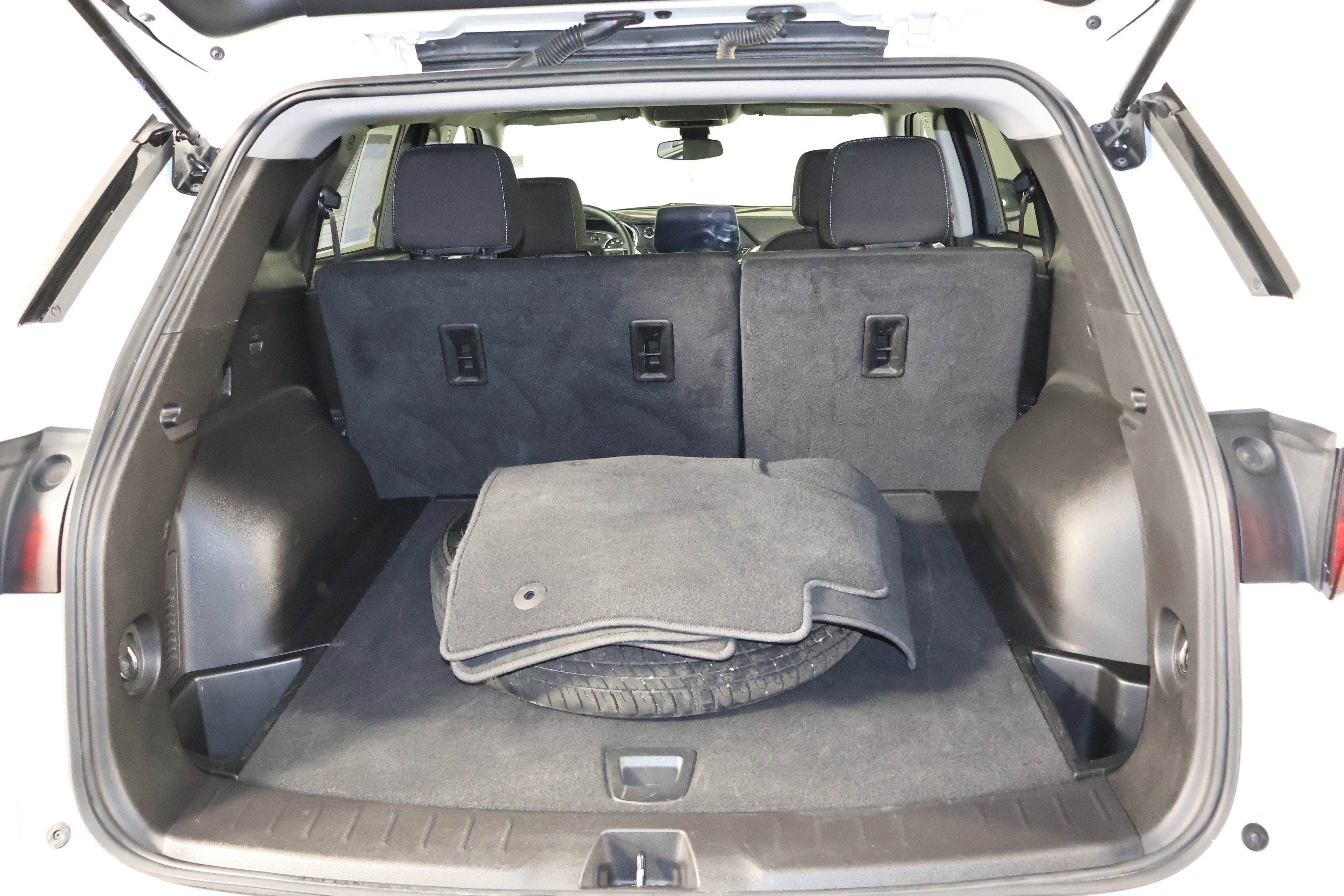 Used 2025 Chevrolet Blazer LT image 48