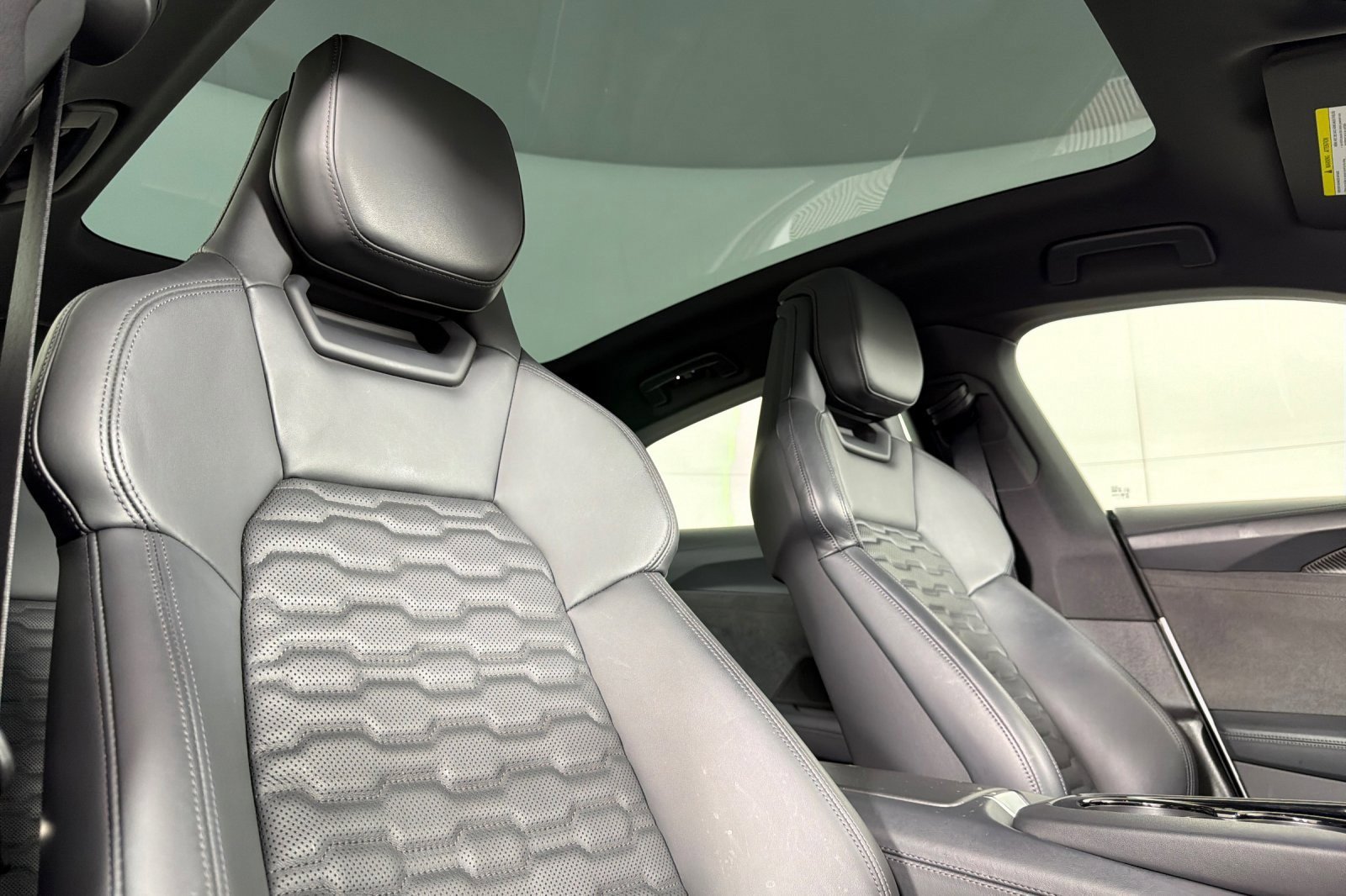 Used 2023 Audi e-tron GT Premium Plus w/ Performance Package image 15