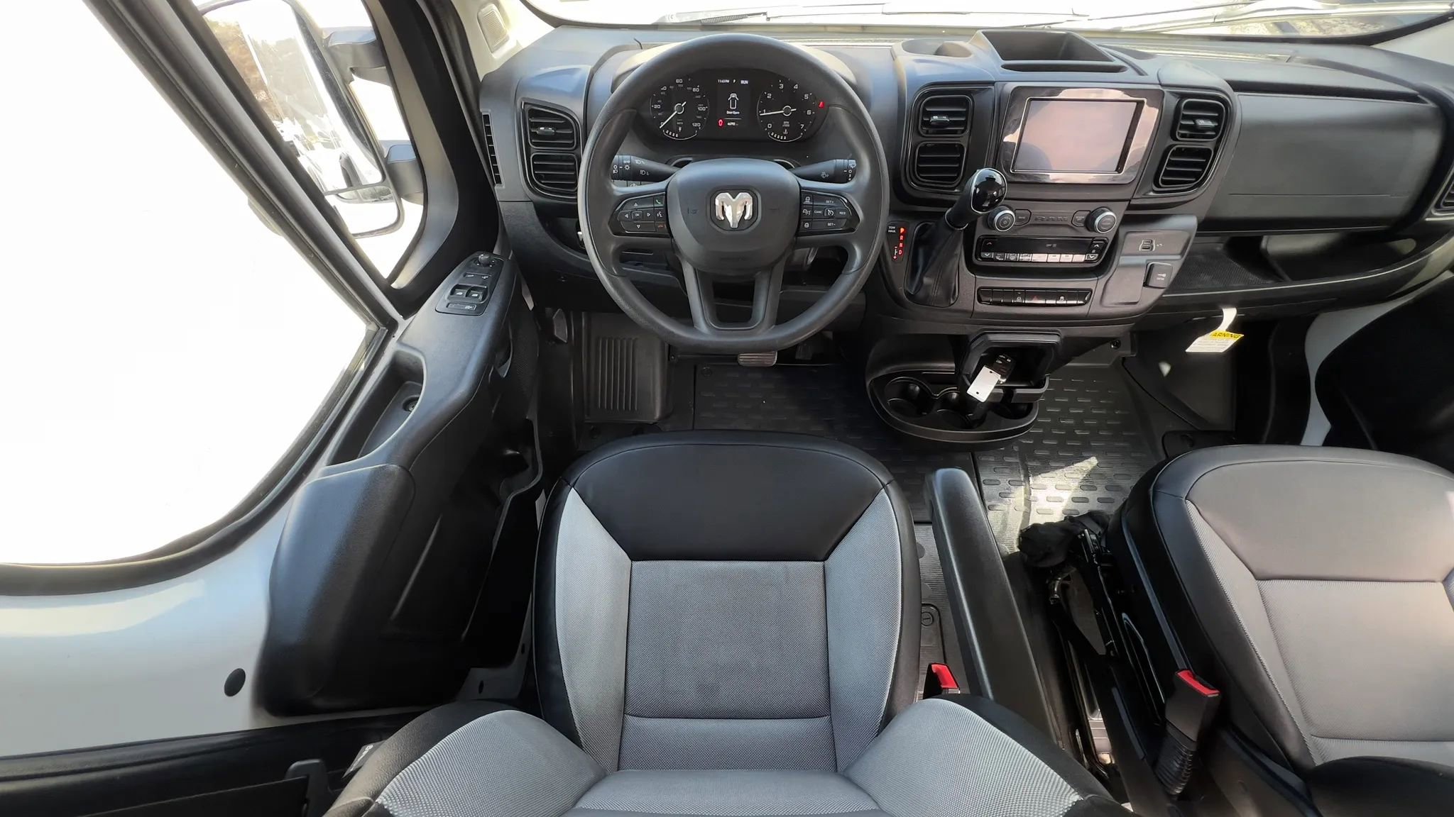 Used 2025 RAM ProMaster 2500 w/ Convenience Group FWD image 20