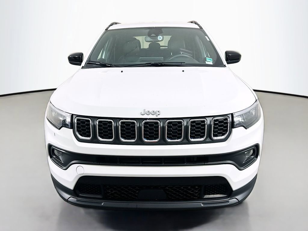 Used 2024 Jeep Compass Latitude image 2
