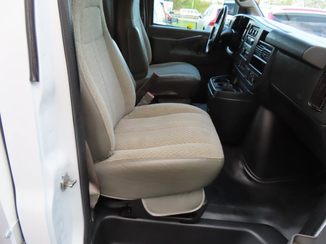 Used 2022 Chevrolet Express 3500 w/ Power Convenience Package RWD image 9