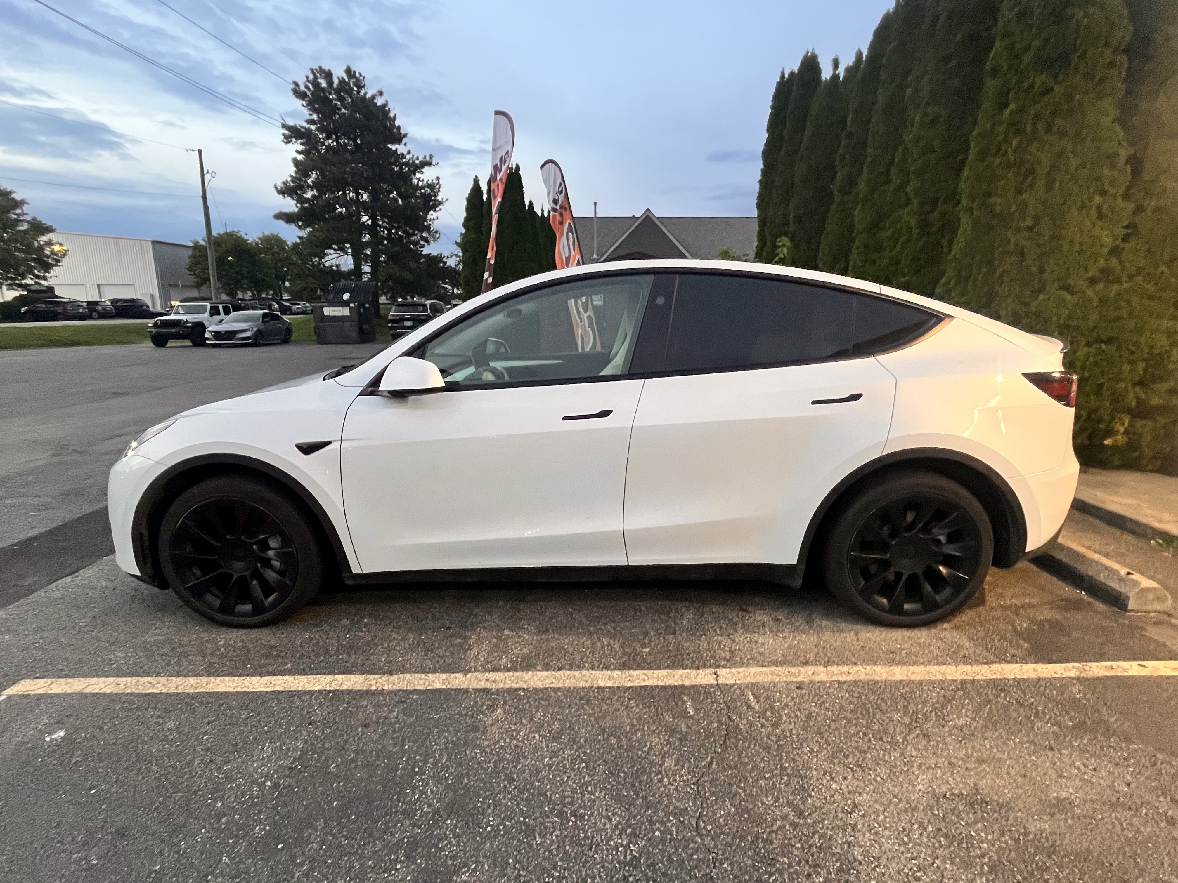 Used 2023 Tesla Model Y Long Range AWD/4WD image 2