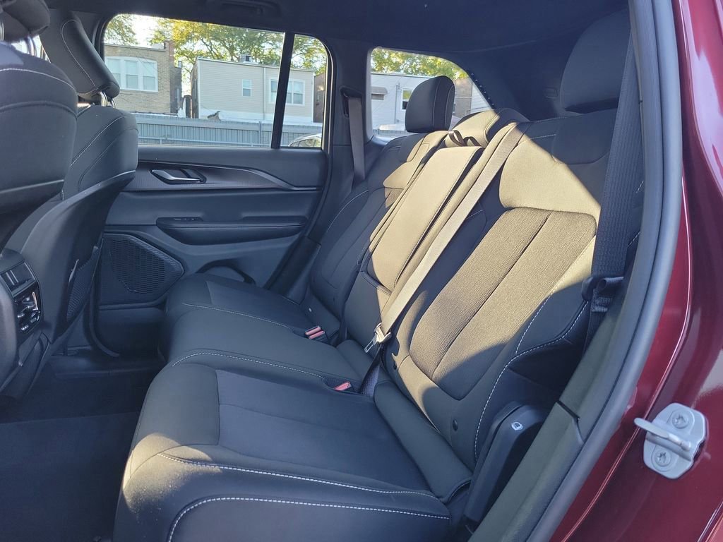 Used 2024 Jeep Grand Cherokee Laredo X w/ Trailer Tow Package image 13