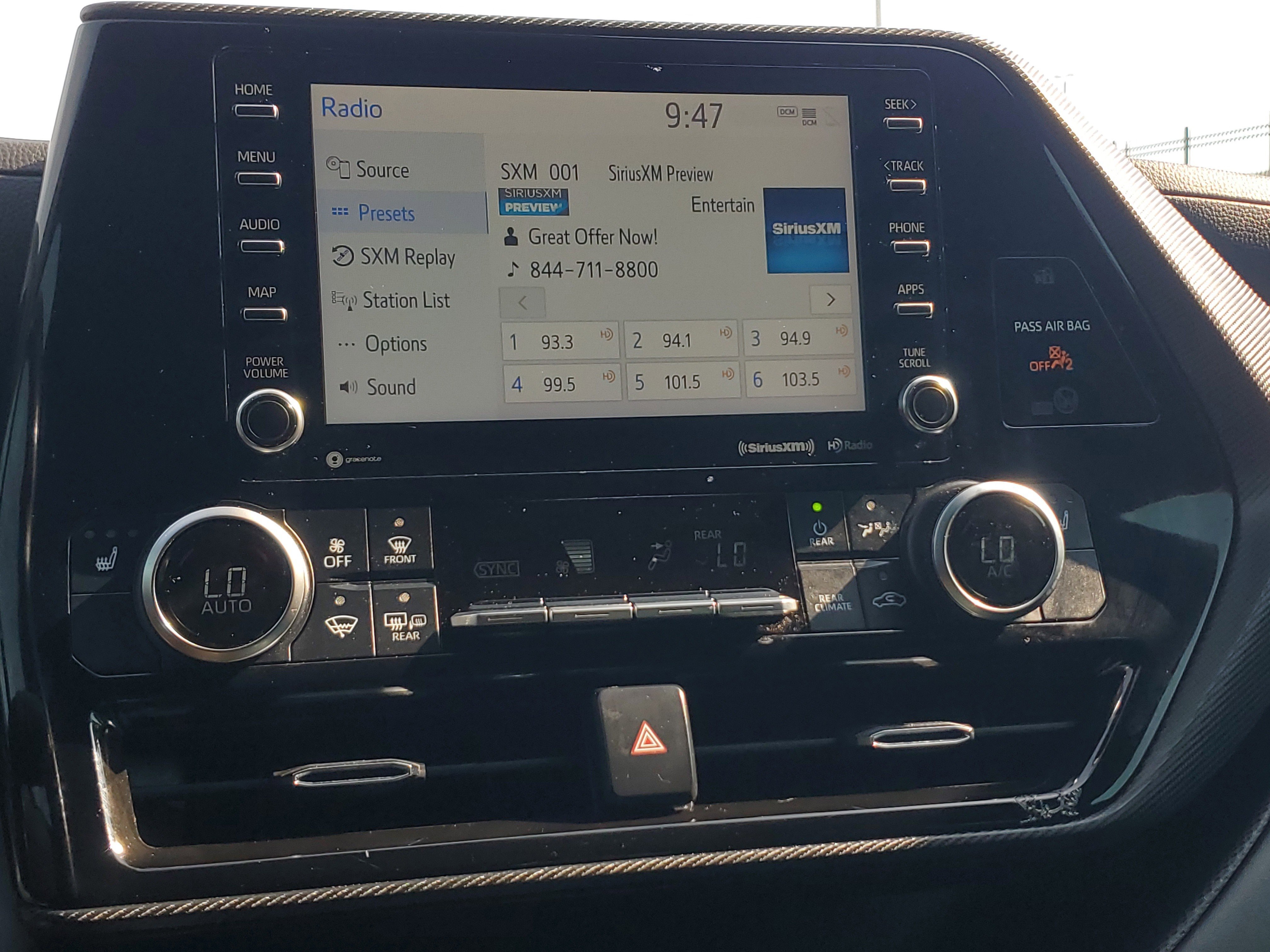 Used 2021 Toyota Highlander XSE AWD/4WD image 25