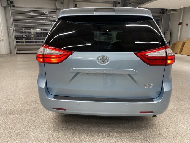 Used 2017 Toyota Sienna Limited image 7