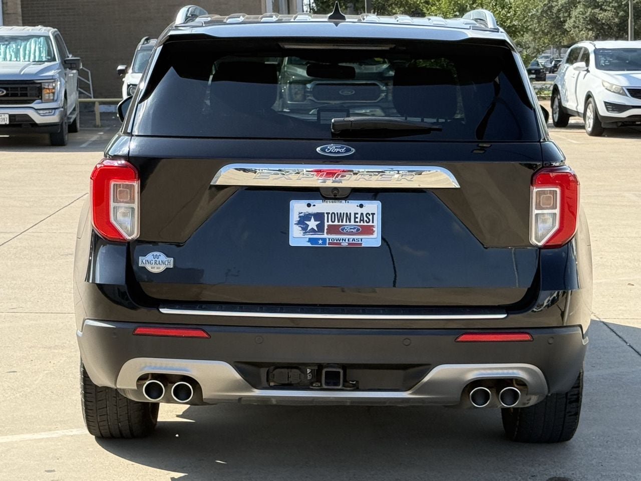 Used 2021 Ford Explorer King Ranch w/ Premium Technology Package RWD image 6