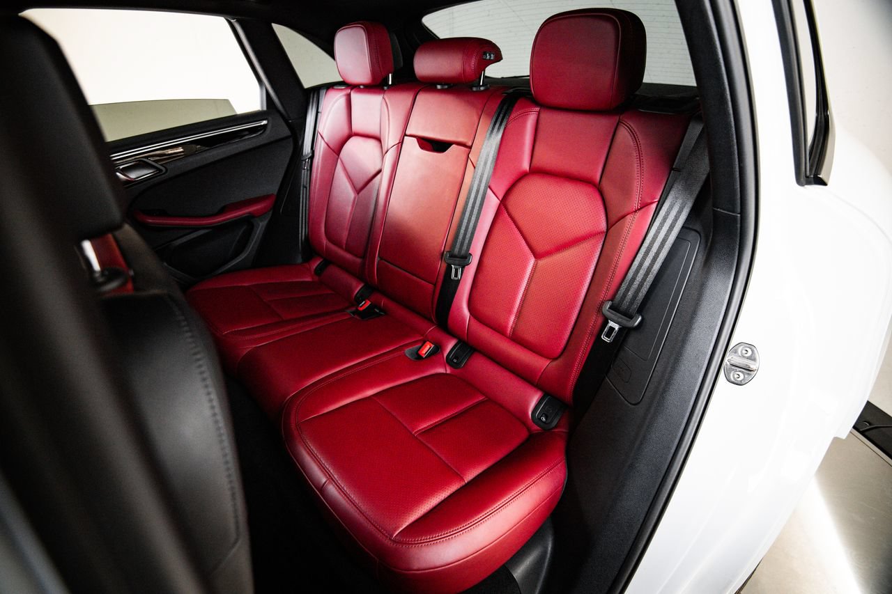 Certified 2023 Porsche Macan AWD/4WD image 24