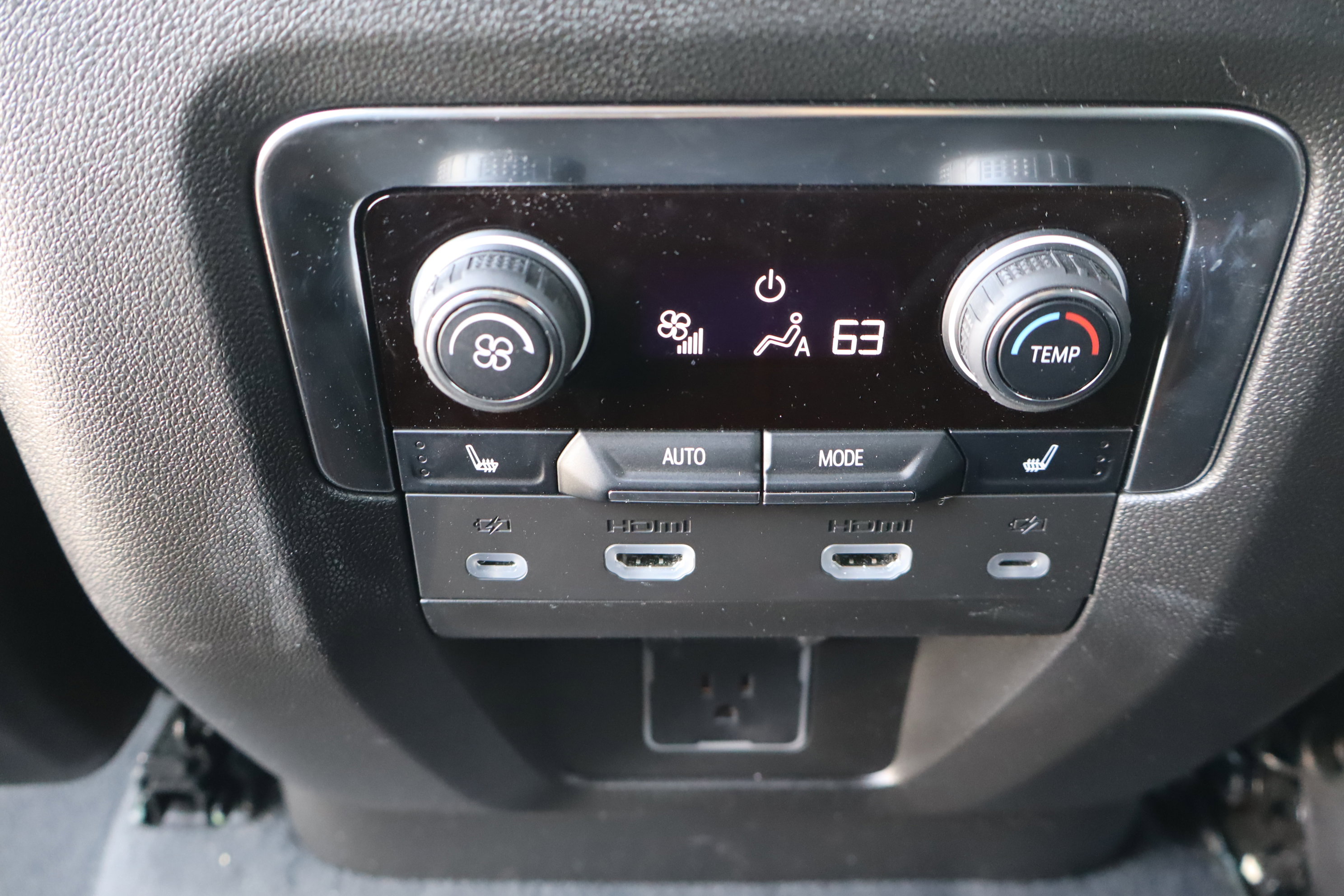 Certified 2024 Chevrolet Suburban Premier w/ Advanced Technology Package image 34