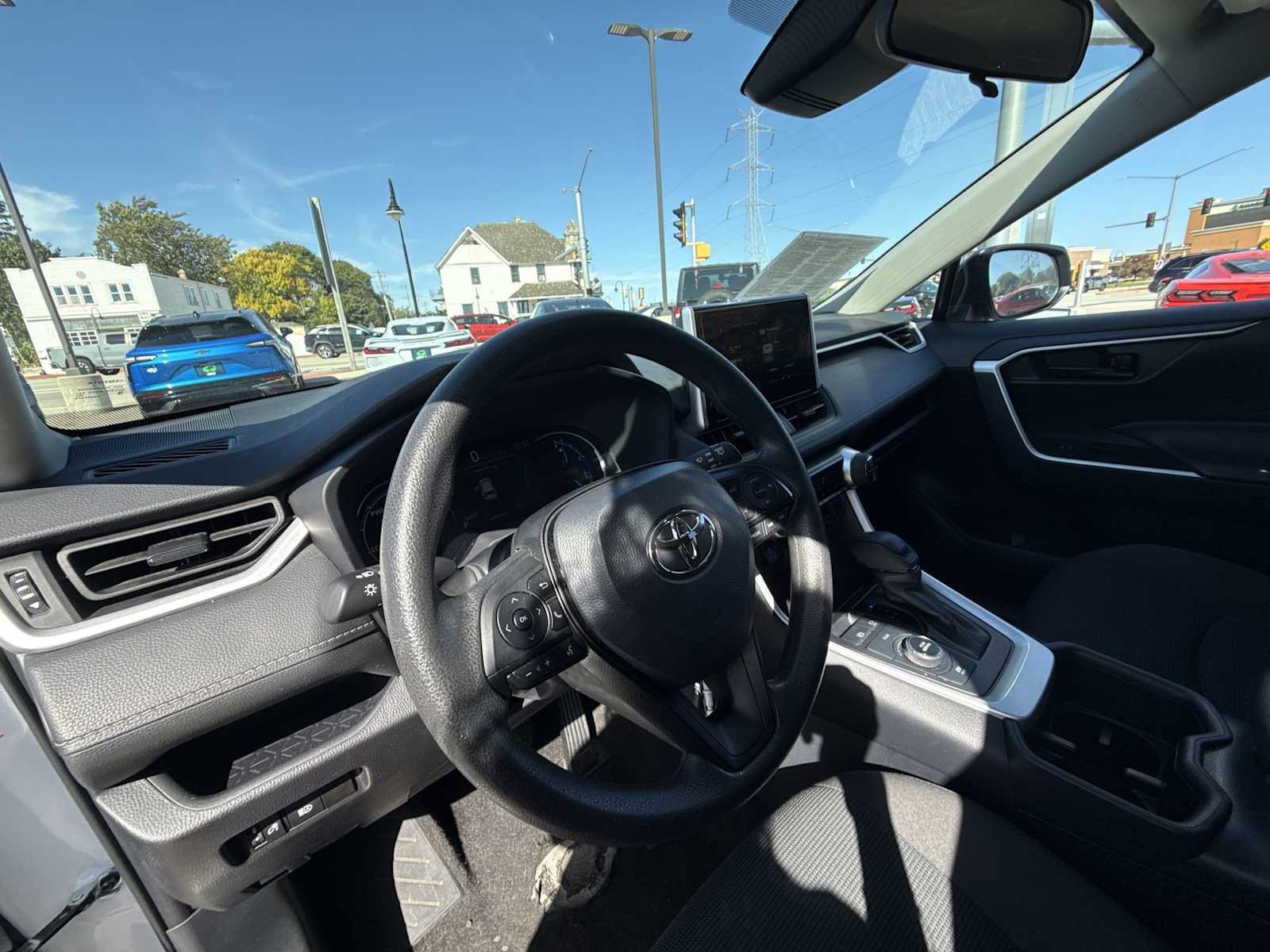 Used 2025 Toyota RAV4 LE AWD/4WD image 10